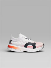 On Running Cloudnova Flux – White / Orange