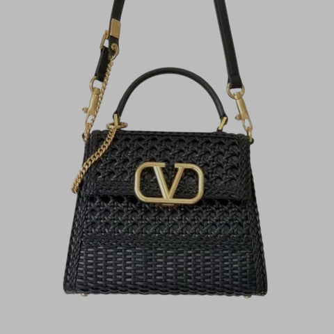 MEDIUM VSLING GRAINY CALFSKIN HANDBAG